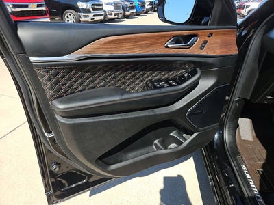 2022 Jeep Grand Cherokee Summit