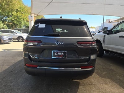 2024 Jeep Grand Cherokee L Laredo 4x2
