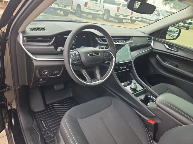 2024 Jeep Grand Cherokee L Laredo 4x2