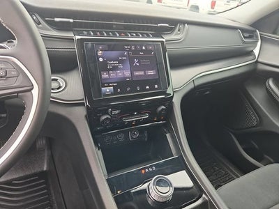 2024 Jeep Grand Cherokee L Laredo 4x2