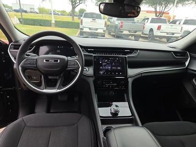 2024 Jeep Grand Cherokee L Laredo 4x2