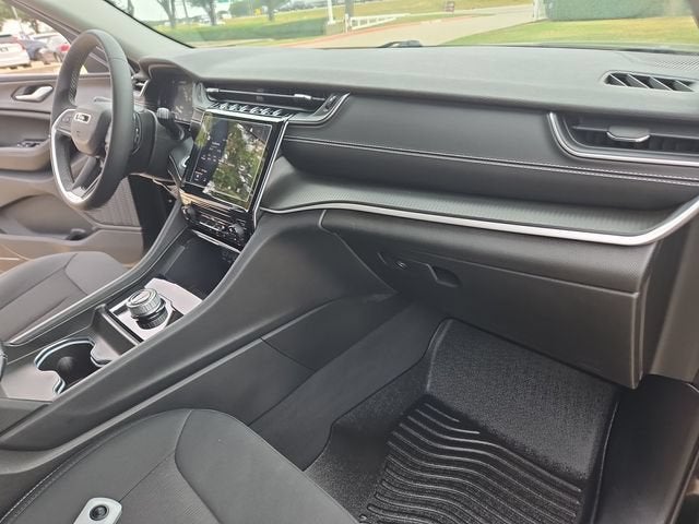 2024 Jeep Grand Cherokee L Laredo 4x2