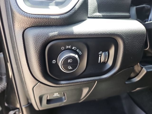 2023 RAM 1500 Big Horn Crew Cab 4x4 5'7" Box
