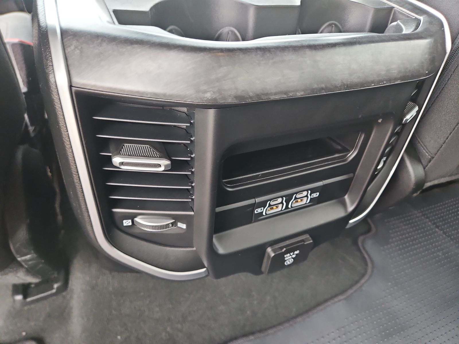 2022 RAM 1500 Big Horn Crew Cab 4x4 5'7" Box