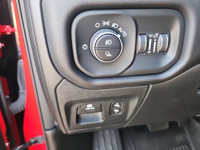 2025 RAM 1500 Lone Star Quad Cab 4x4 6'4" Box