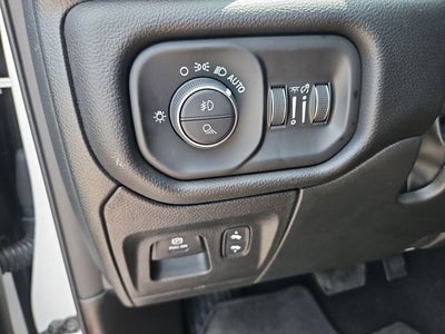2025 RAM 1500 Lone Star Crew Cab 4x4 5'7" Box