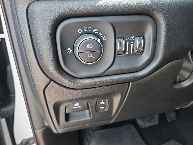 2025 RAM 1500 Lone Star Crew Cab 4x4 5'7" Box