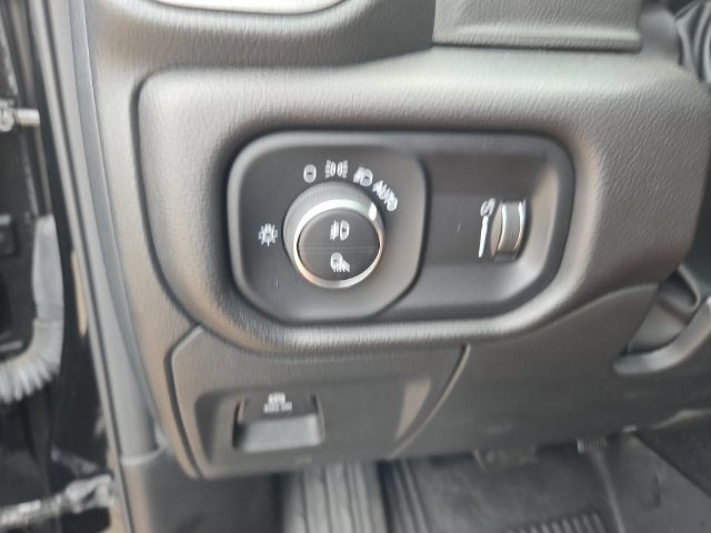2025 RAM 1500 Warlock Crew Cab 4x4 5'7" Box