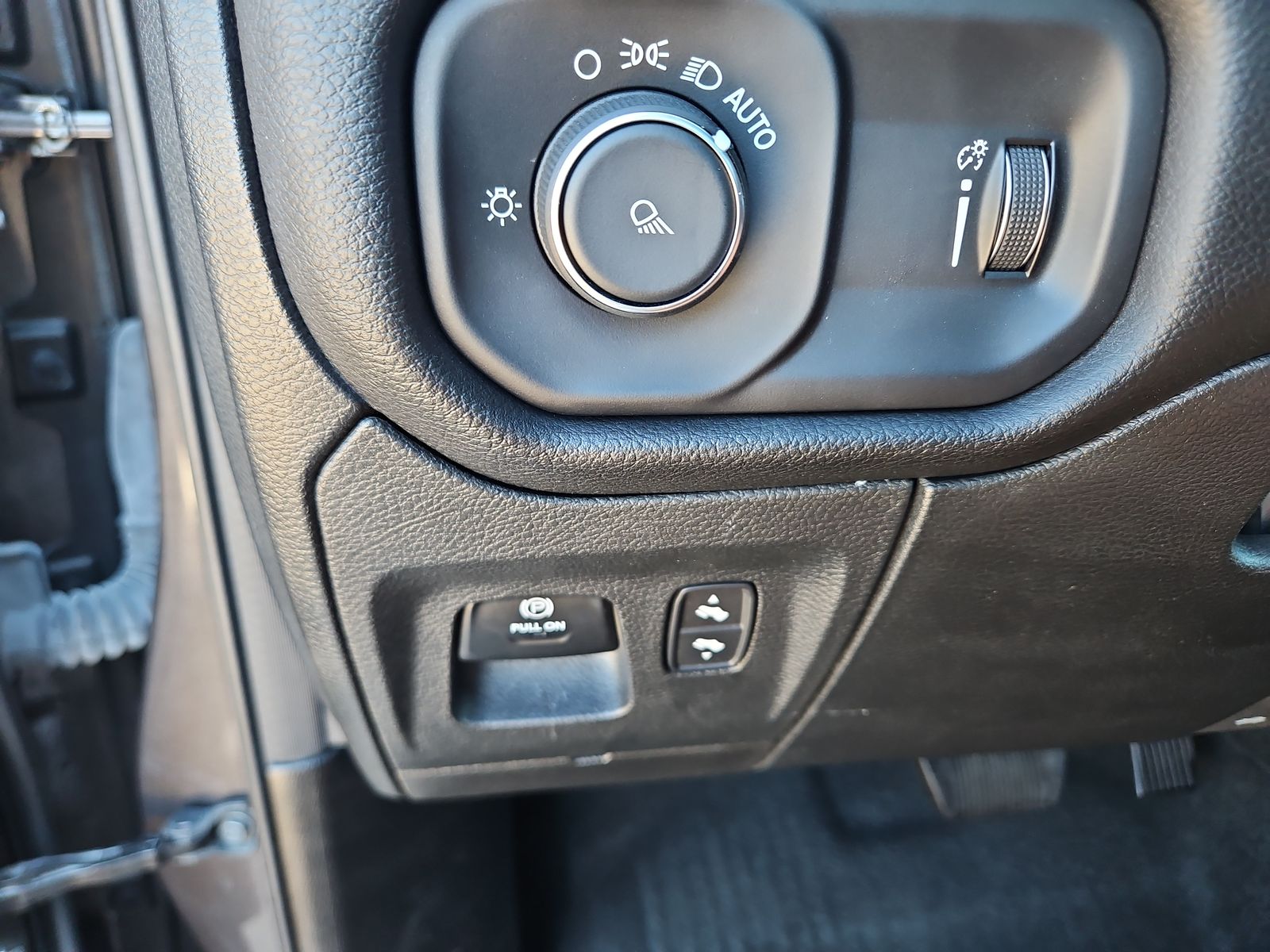 2023 RAM 1500 Laramie Crew Cab 4x4 5'7" Box