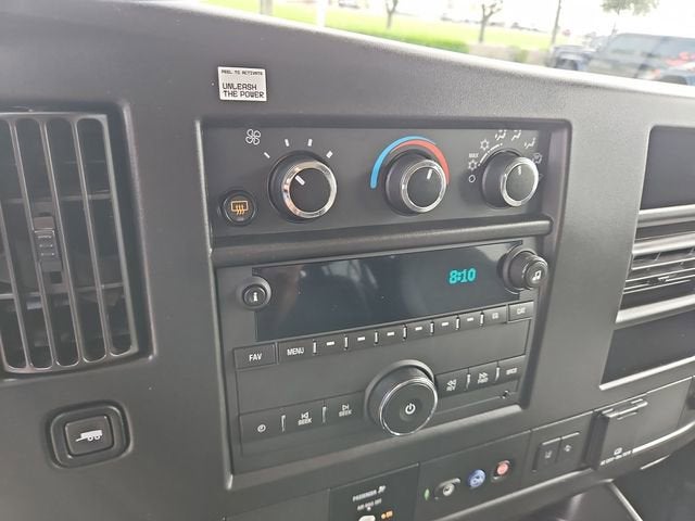 2023 Chevrolet Express Passenger 3500 1LT