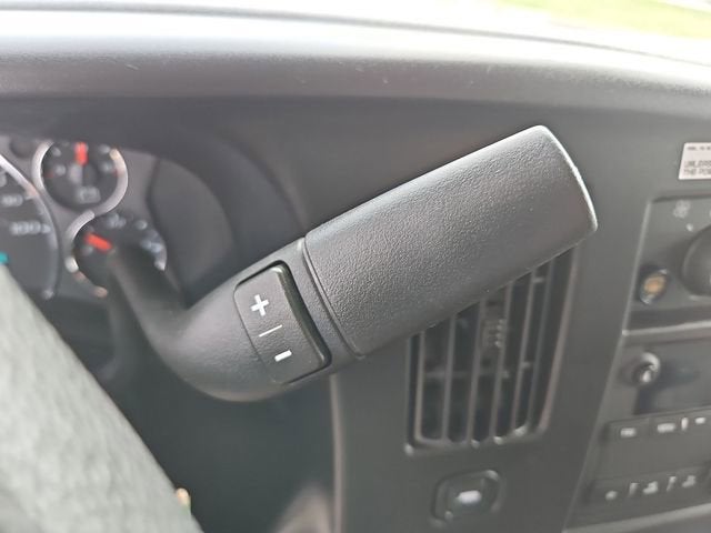 2023 Chevrolet Express Passenger 3500 1LT