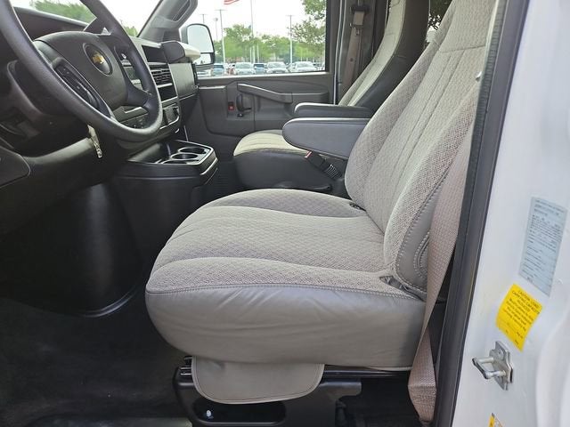 2023 Chevrolet Express Passenger 3500 1LT