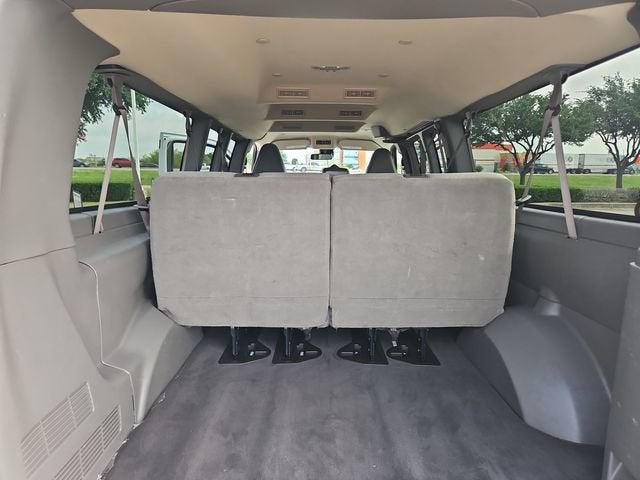 2023 Chevrolet Express Passenger 3500 1LT