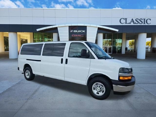 2023 Chevrolet Express Passenger 3500 1LT