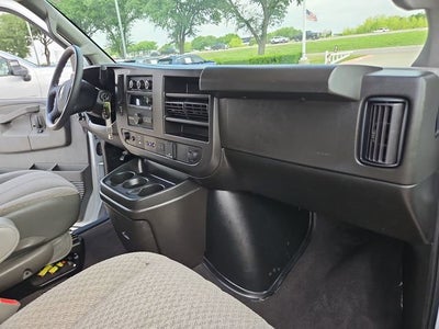 2023 Chevrolet Express Passenger 3500 1LT
