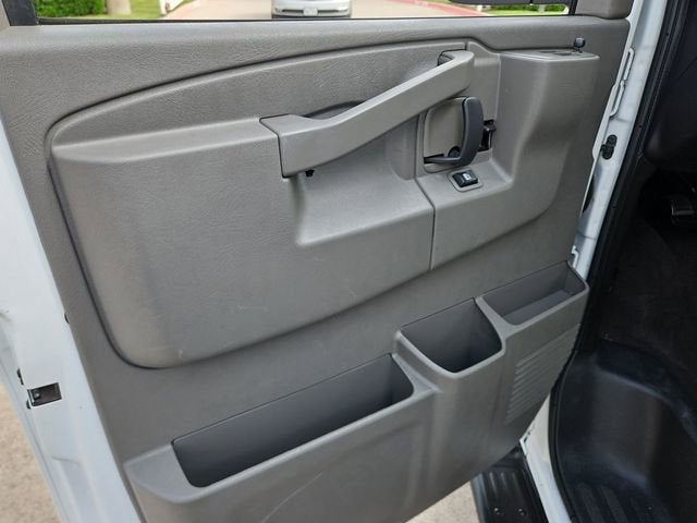 2023 Chevrolet Express Passenger 3500 1LT