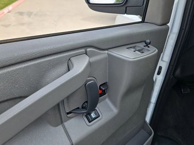 2023 Chevrolet Express Passenger 3500 1LT