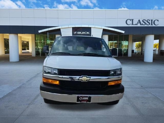 2023 Chevrolet Express Passenger 3500 1LT