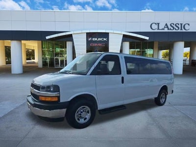 2023 Chevrolet Express Passenger 3500 1LT