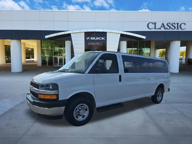 2023 Chevrolet Express Passenger 3500 1LT