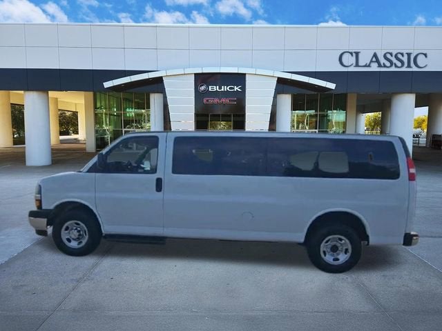 2023 Chevrolet Express Passenger 3500 1LT