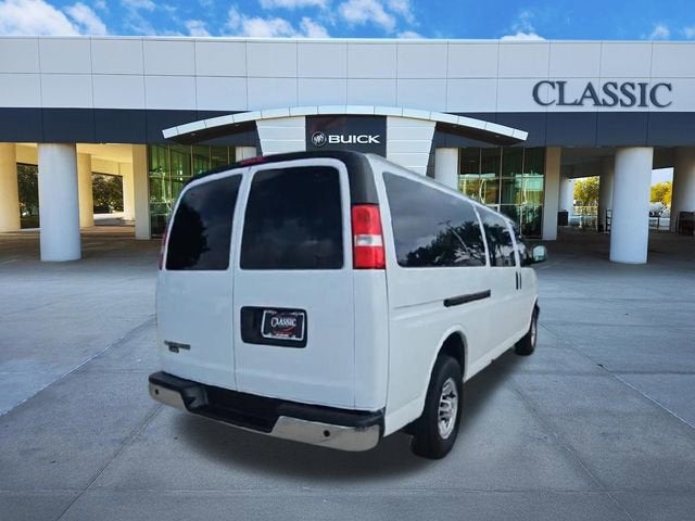 2023 Chevrolet Express Passenger 3500 1LT