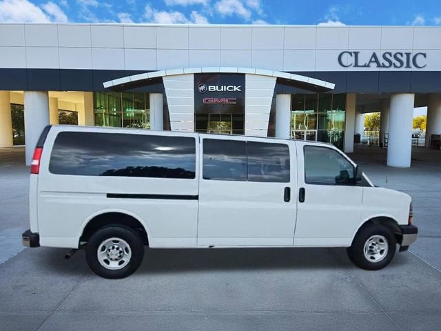2023 Chevrolet Express Passenger 3500 1LT
