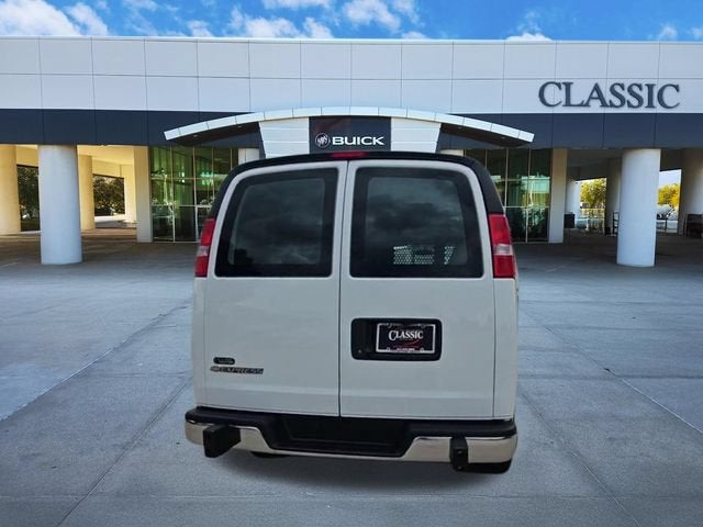 2025 Chevrolet Express Cargo WT