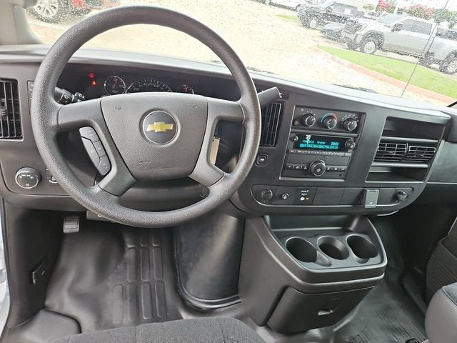 2025 Chevrolet Express Cargo WT