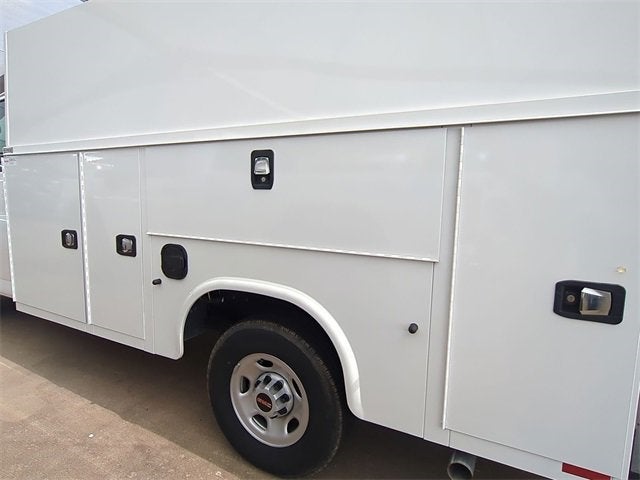 2024 GMC Savana Cutaway 3500 1WT