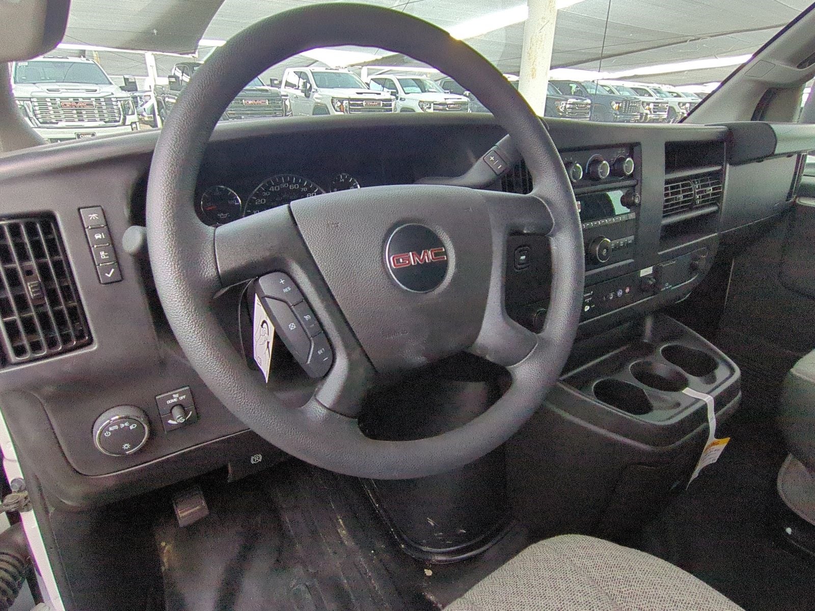 2024 GMC Savana Cutaway 3500 1WT