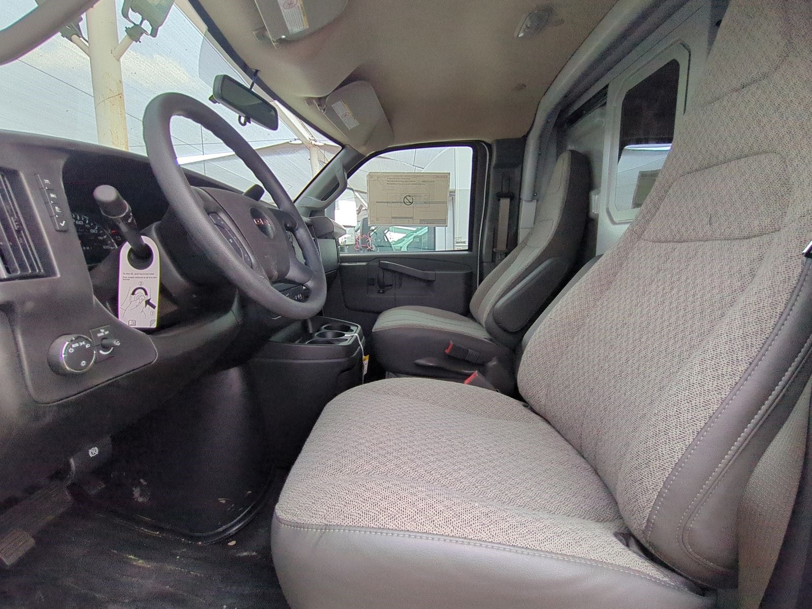 2024 GMC Savana Cutaway 3500 1WT