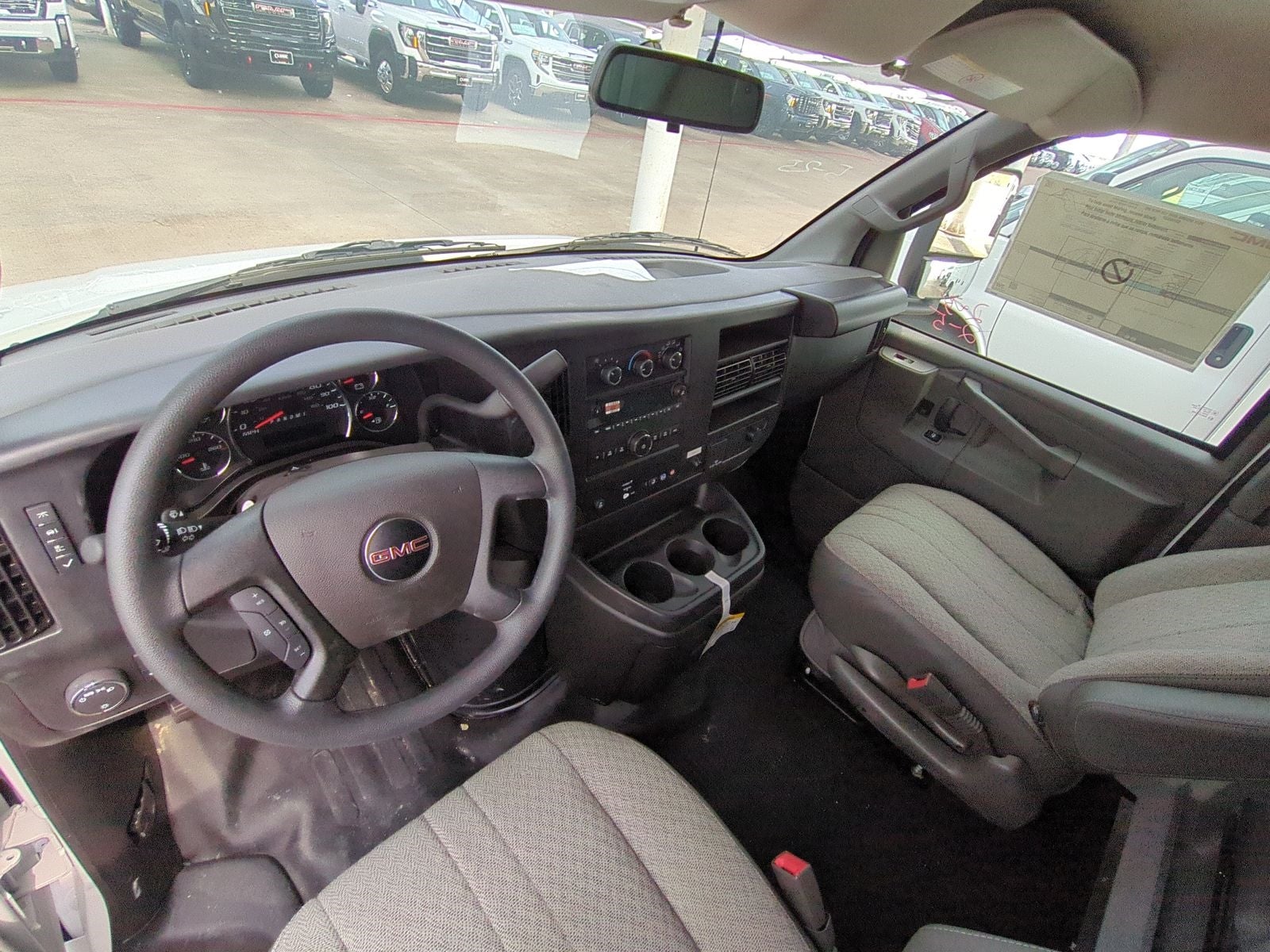 2024 GMC Savana Cutaway 3500 1WT