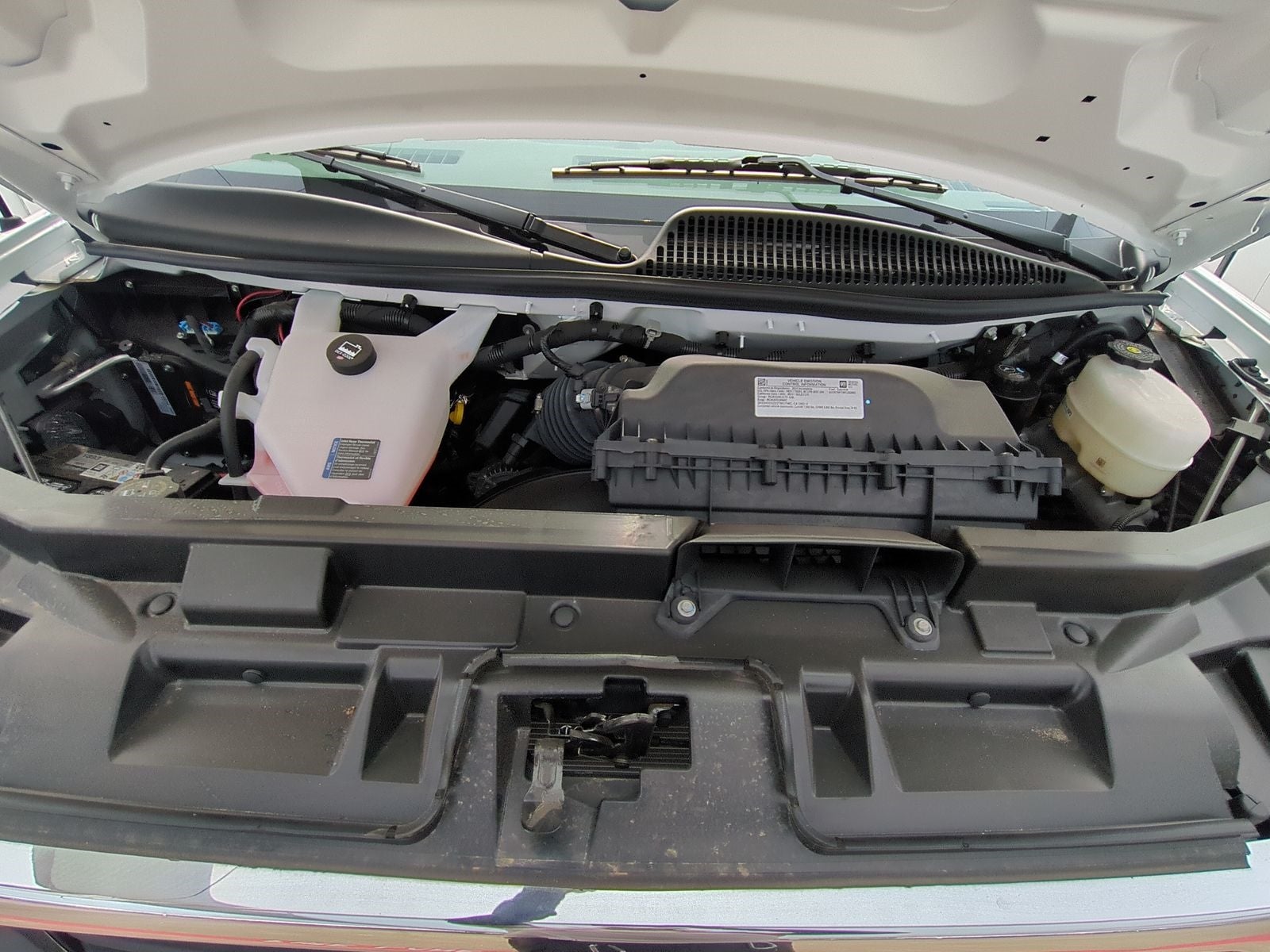 2024 GMC Savana Cutaway 3500 1WT