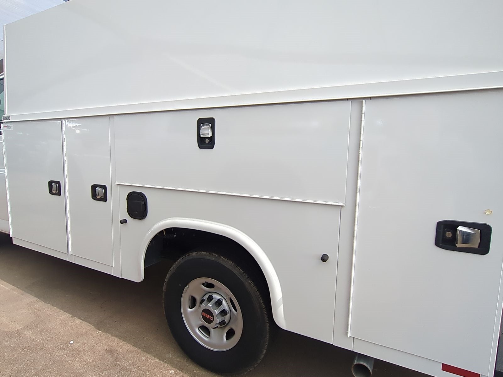 2024 GMC Savana Cutaway 3500 1WT