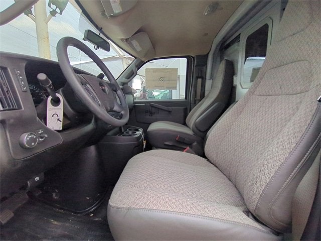 2024 GMC Savana Cutaway 3500 1WT