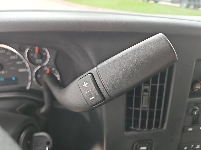 2025 GMC Savana Passenger LT