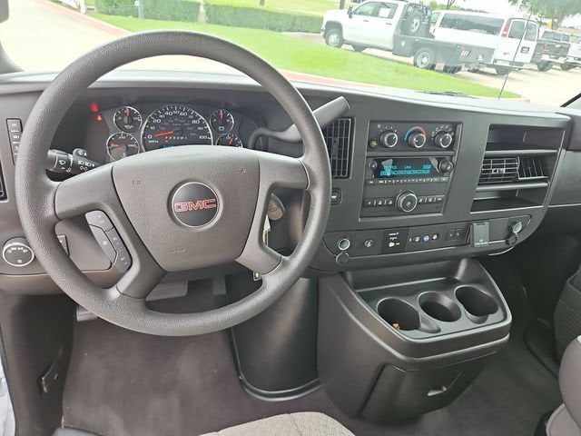 2025 GMC Savana Passenger LT