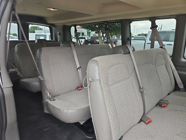 2025 GMC Savana Passenger LT