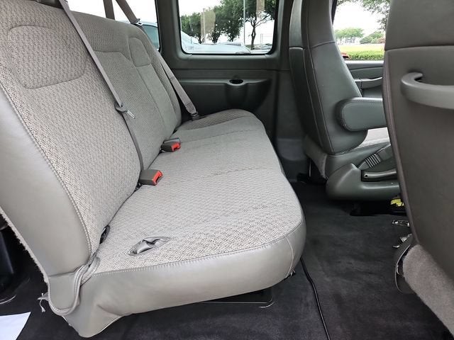 2025 GMC Savana Passenger LT