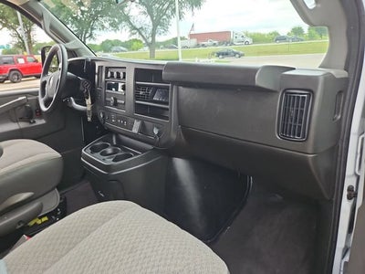 2025 GMC Savana Passenger LT