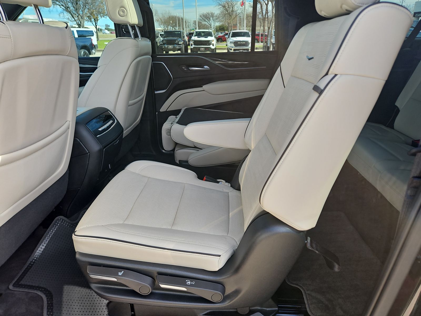 2022 Cadillac Escalade ESV Sport