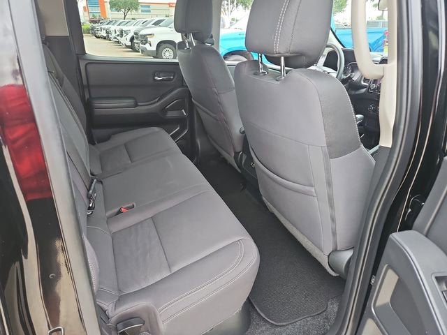 2022 Nissan Frontier Crew Cab SV 4x2