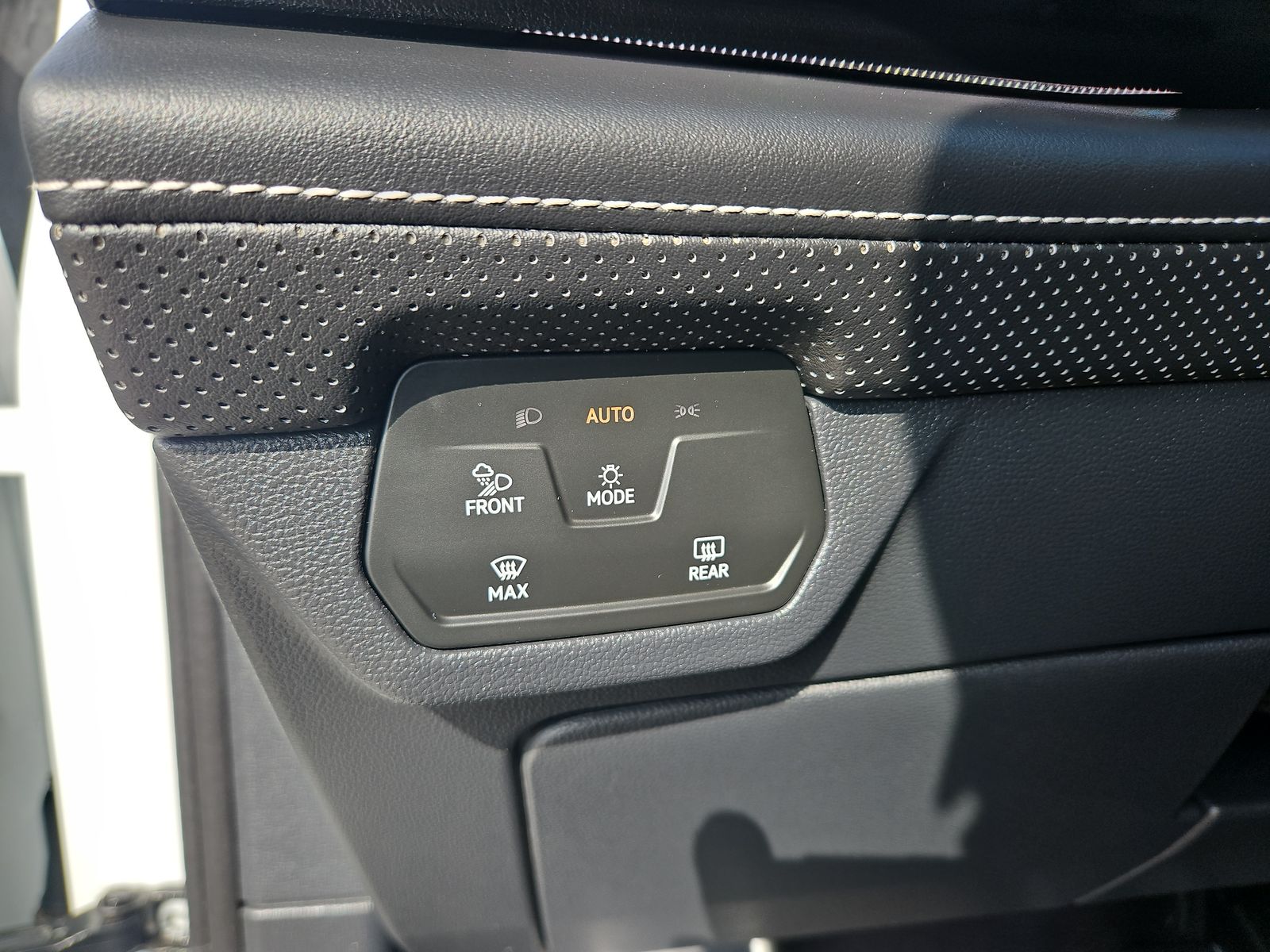 2024 Volkswagen Atlas Cross Sport 2.0T SEL R-Line