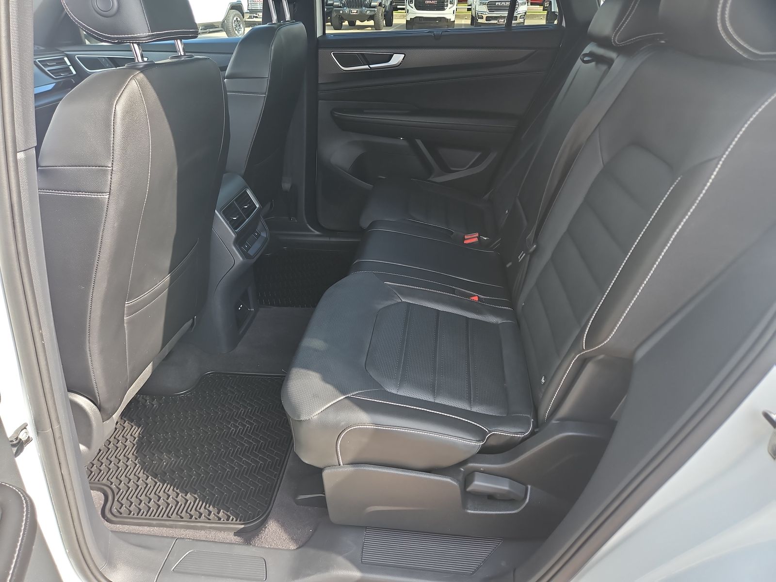 2024 Volkswagen Atlas Cross Sport 2.0T SEL R-Line