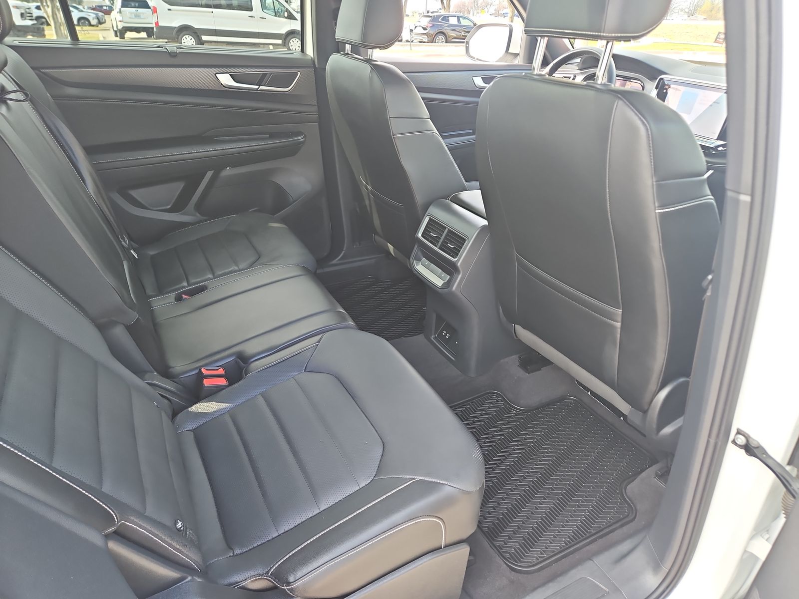 2024 Volkswagen Atlas Cross Sport 2.0T SEL R-Line