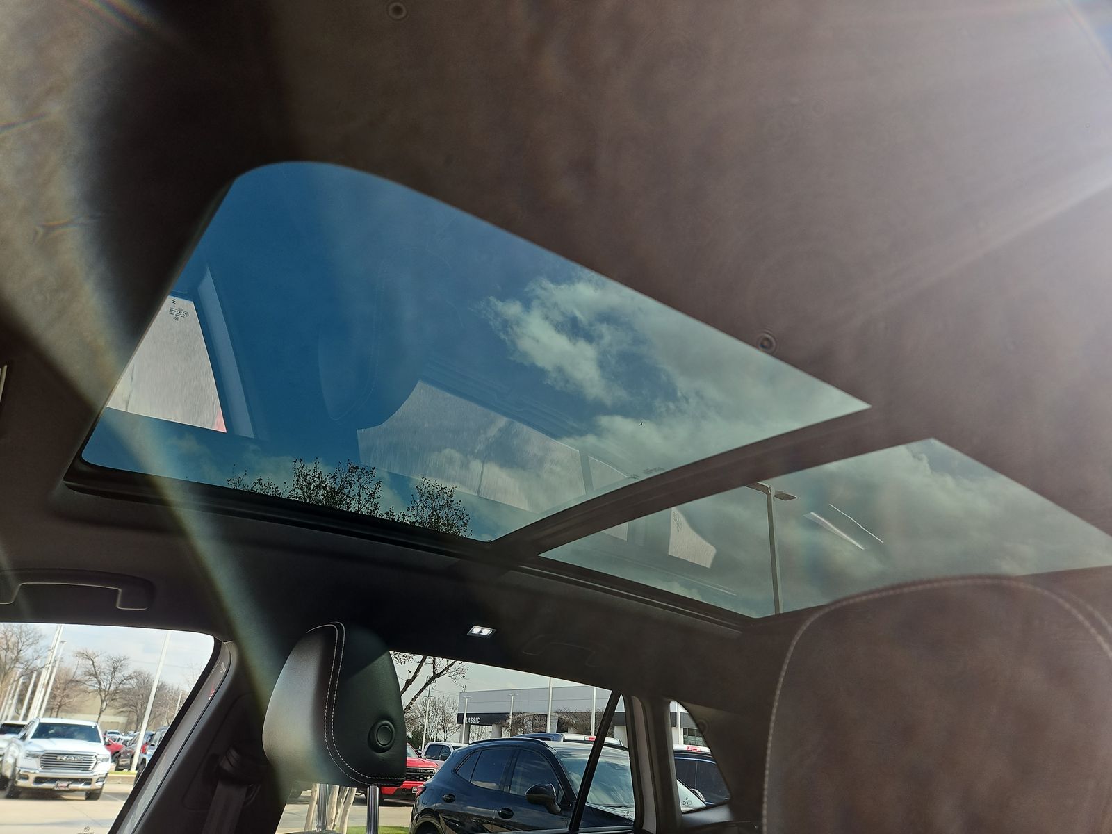 2024 Volkswagen Atlas Cross Sport 2.0T SEL R-Line