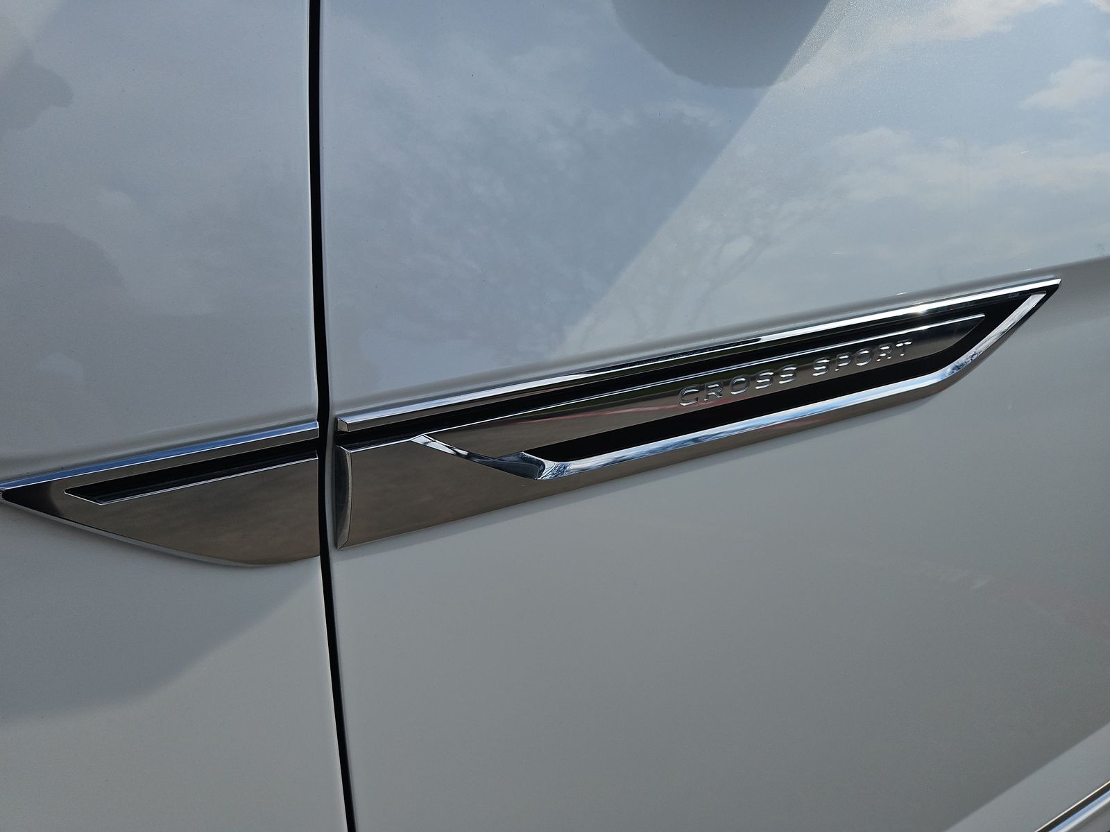 2024 Volkswagen Atlas Cross Sport 2.0T SEL R-Line