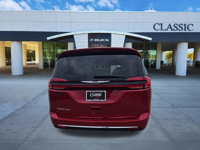 2025 Chrysler Pacifica Select