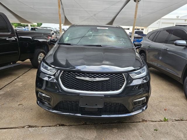 2025 Chrysler Pacifica Select's photo